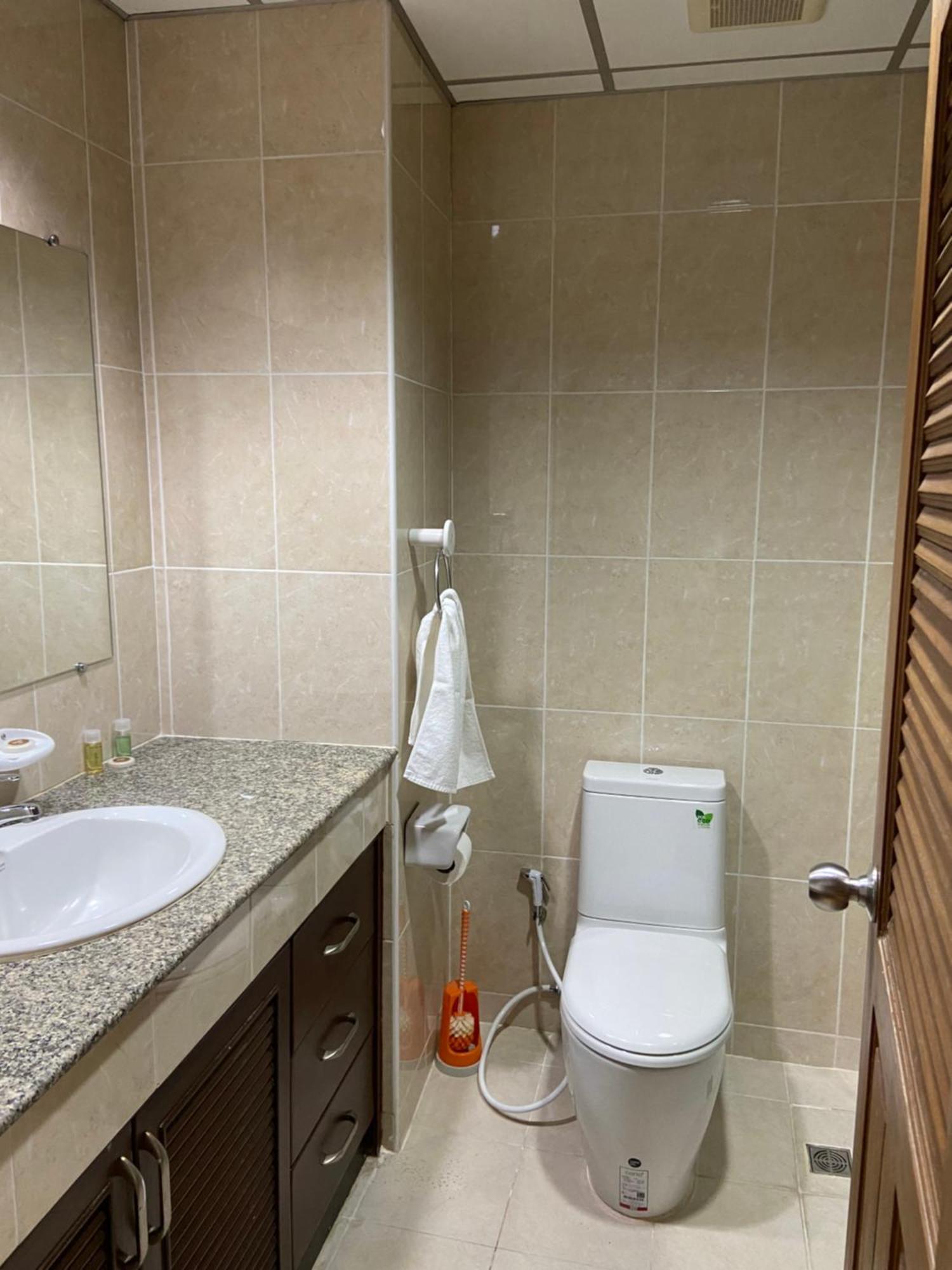 View Talay 5 At Nong Apartment Pattaya Bagian luar foto