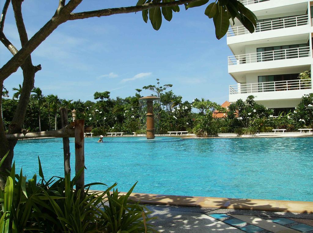 View Talay 5 At Nong Apartment Pattaya Bagian luar foto