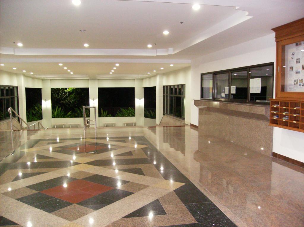 View Talay 5 At Nong Apartment Pattaya Bagian luar foto